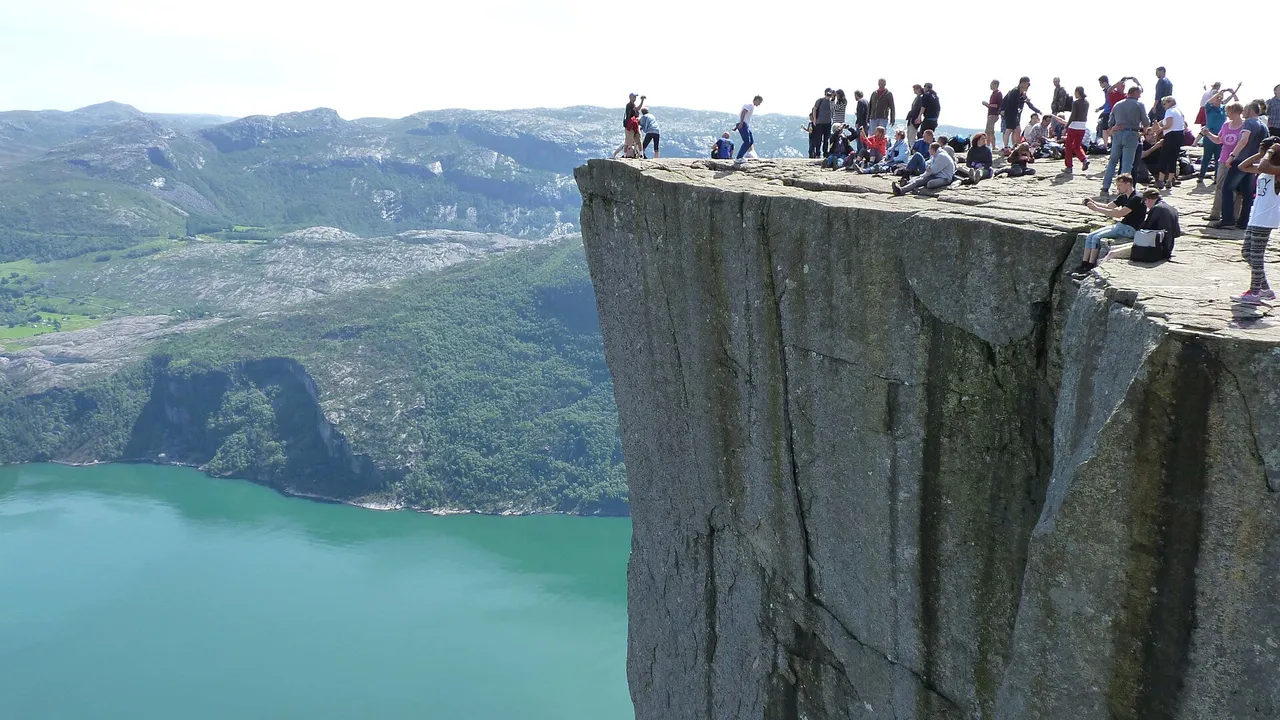 Friluftsliv: the right to roam, DNT cabins and mountain sense